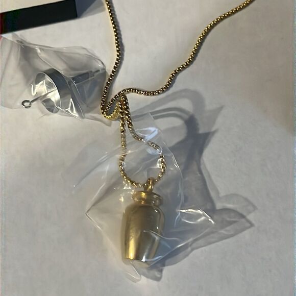 Beautiful Cremation Urn Necklace - Picture 4 of 6